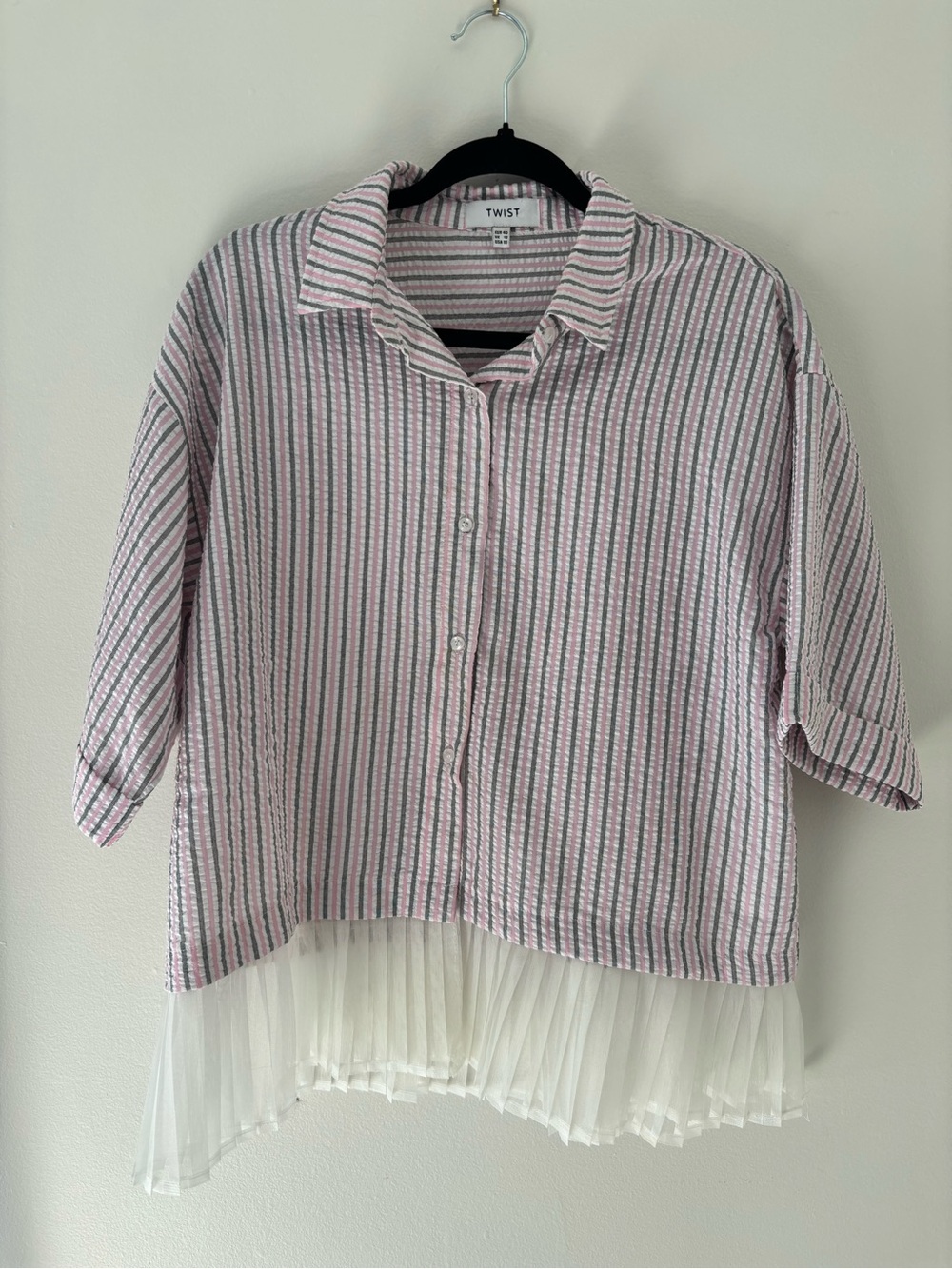 TWIST seersucker multi-stripe button-down shirt with pleated hem
